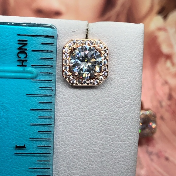 ๐ Gold Plated CZ Stud Earrings - Picture 5 of 5